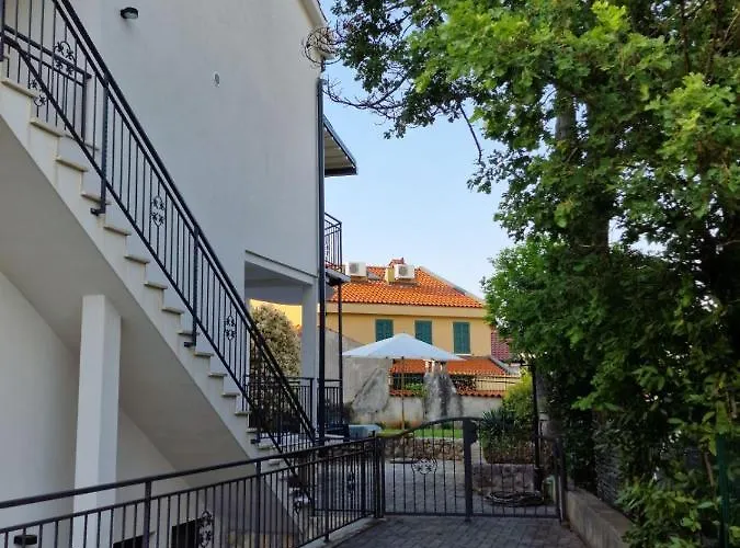 Anna24 Holidays * Vantacici